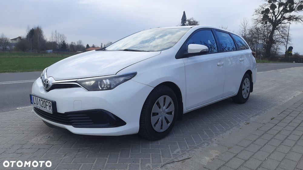 Toyota Auris - 1