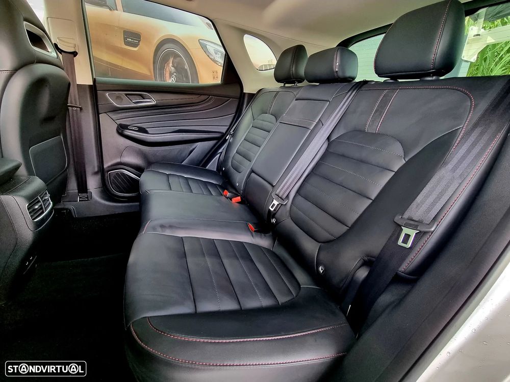 MG EHS PHEV Luxury - 11
