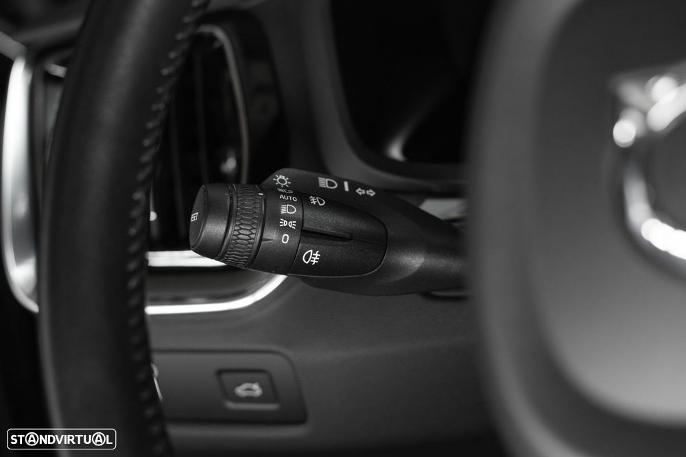 Volvo V60 2.0 B4 Momentum Geartronic - 31