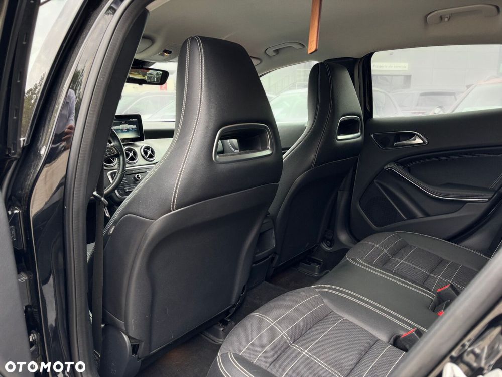 Mercedes-Benz GLA 200 7G-DCT Urban - 21