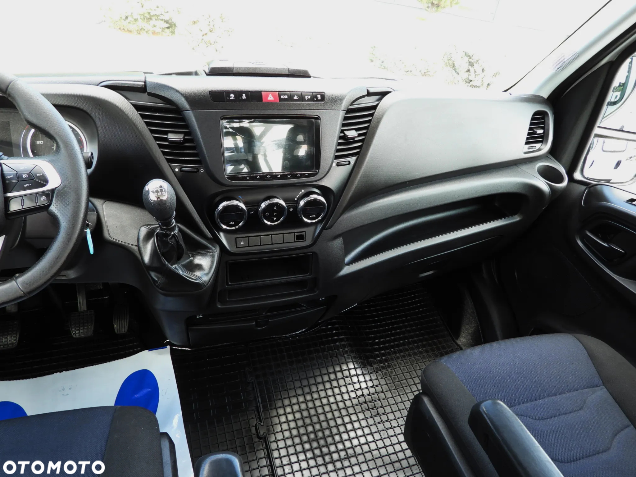 Iveco DAILY 35C16 WYWROTKA PODWÓJNA KABINA DOKA 6 MIEJSC TEMPOMAT NAWIGACJA BLIŹNIACZE KOŁA KLIMATYZACJA 160KM [ 344567 ] - 29