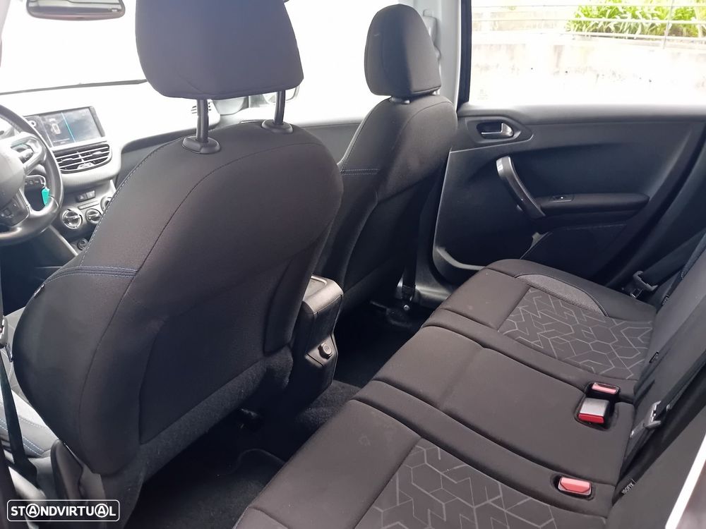 Peugeot 2008 1.2 PureTech Style - 13