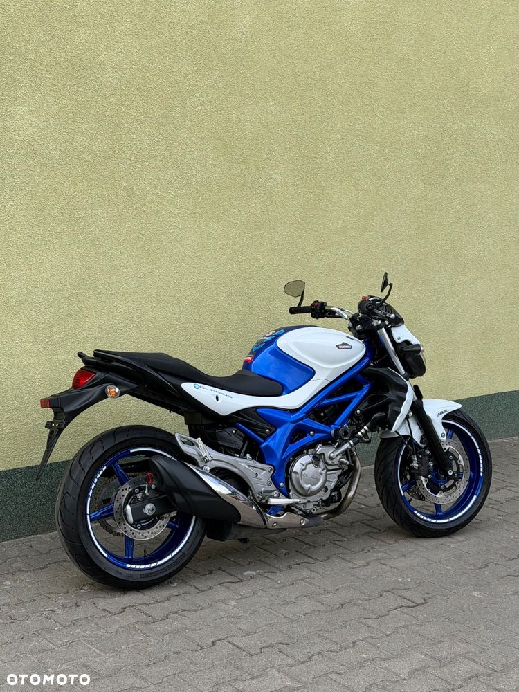 Suzuki Gladius - 10