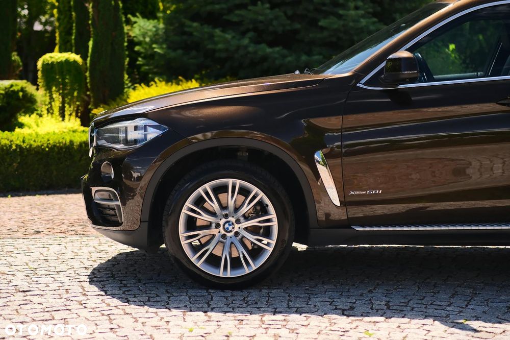 BMW X6 xDrive50i - 10