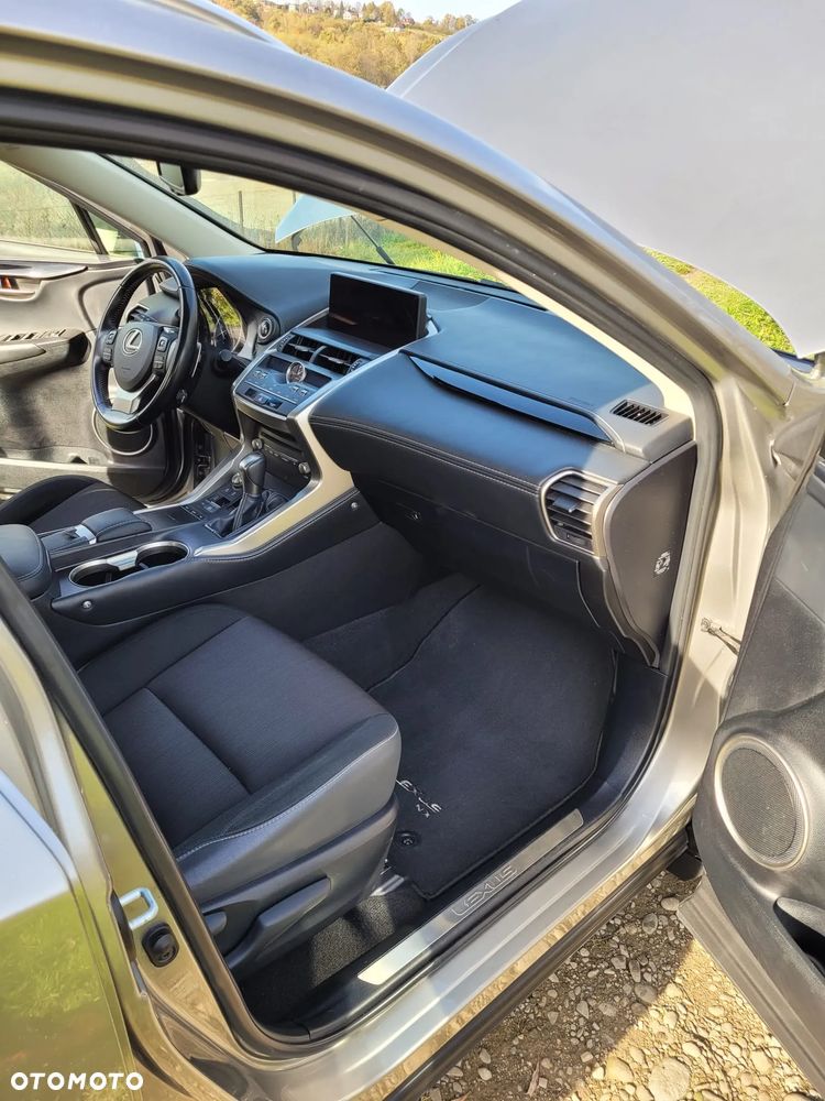 Lexus NX 300h Business Edition - 14