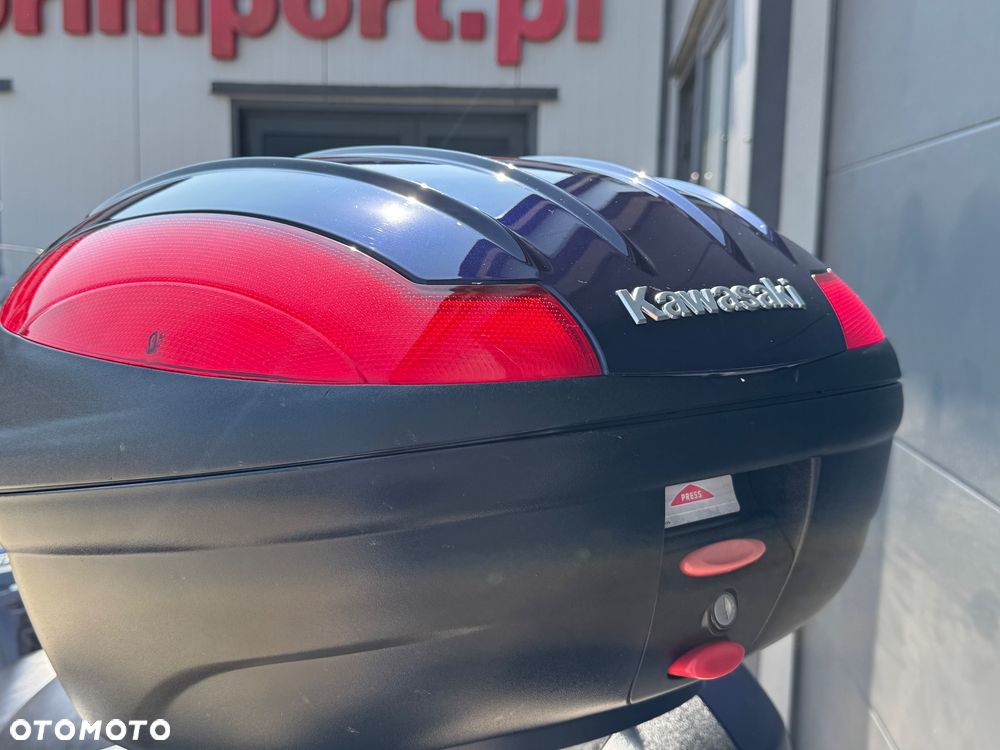 Kawasaki GTR - 33