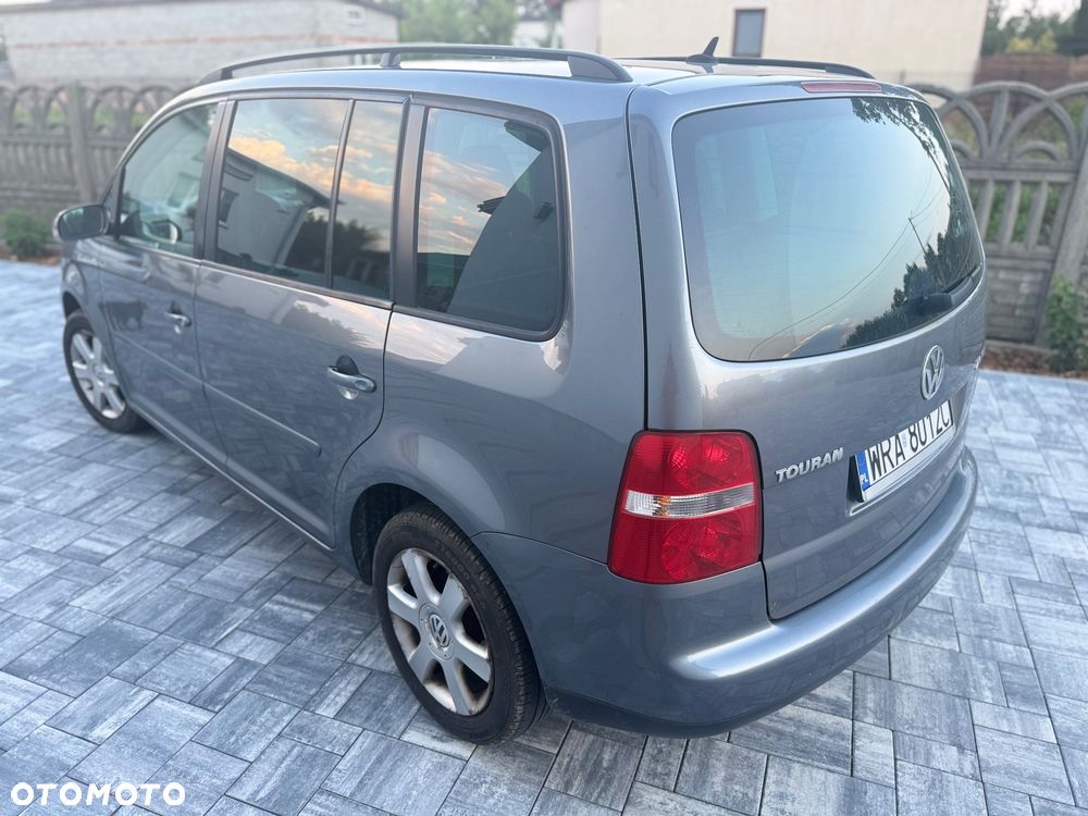 Volkswagen Touran 2.0 TDI Highline - 9