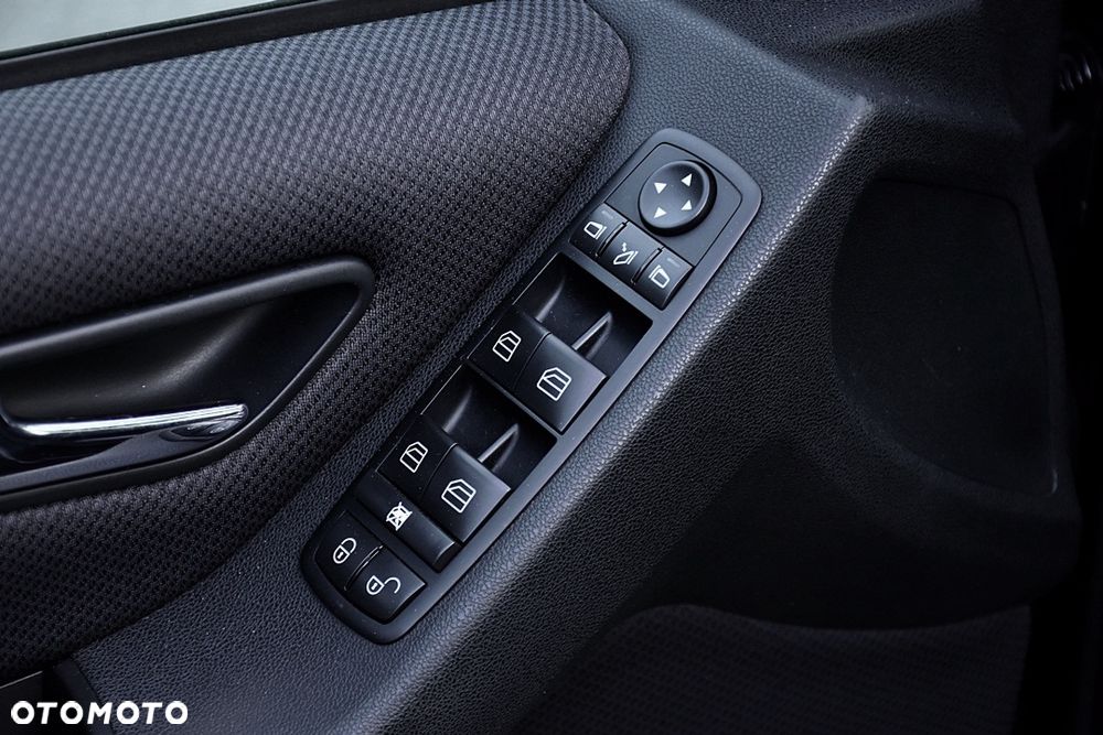 Mercedes-Benz Klasa B 180 BlueEFFICIENCY SPORT EDITION - 25