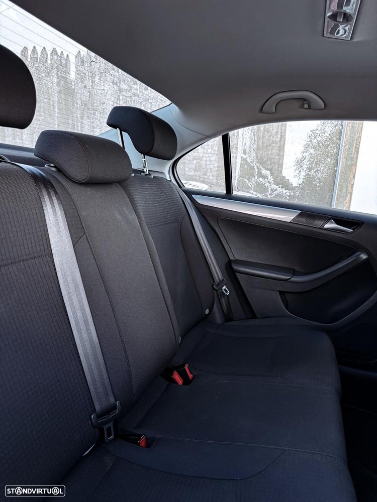 VW Jetta 2.0 TDI Trendline - 8