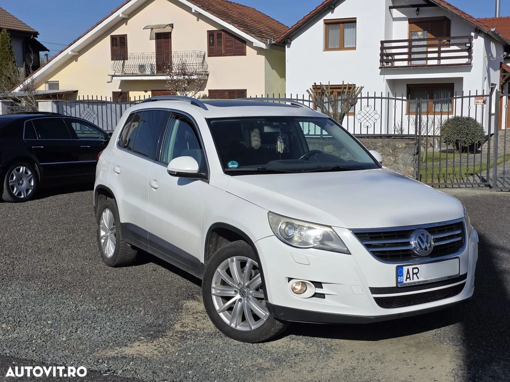 Volkswagen Tiguan - 1