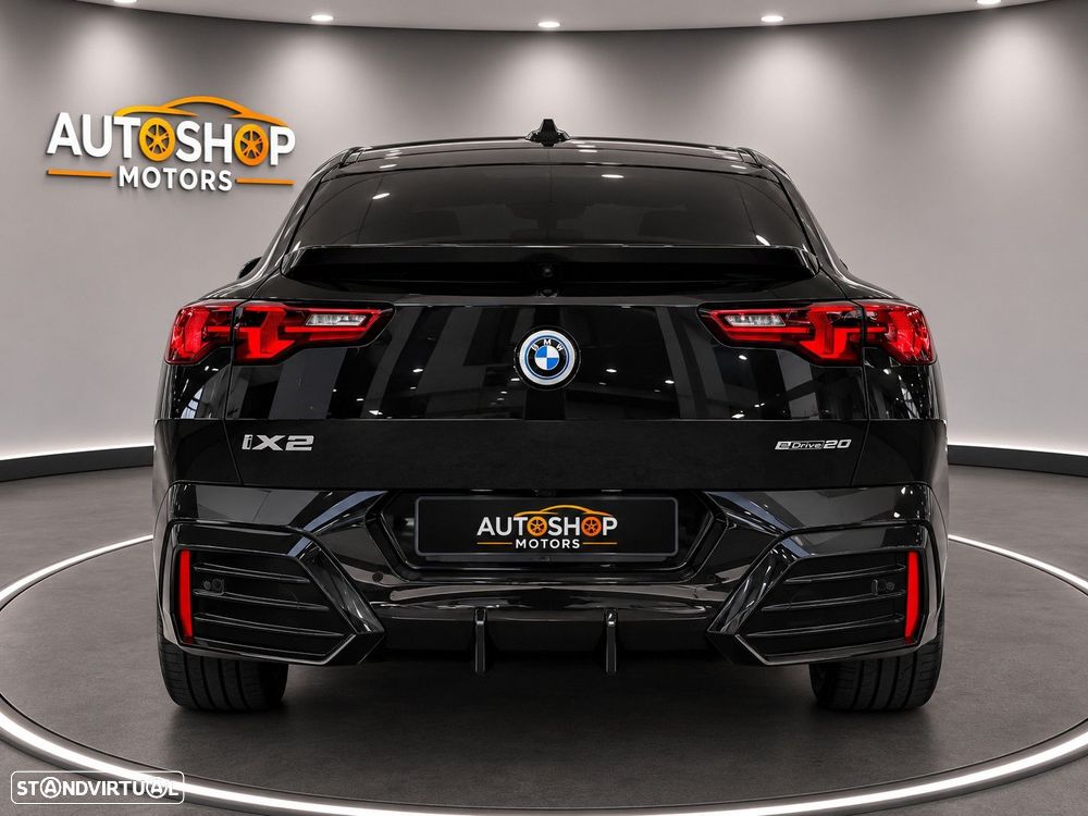 BMW iX2 eDrive20 Pack Desportivo M - 3