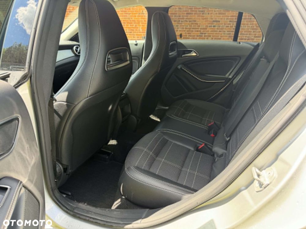 Mercedes-Benz CLA 200 7G-DCT - 13