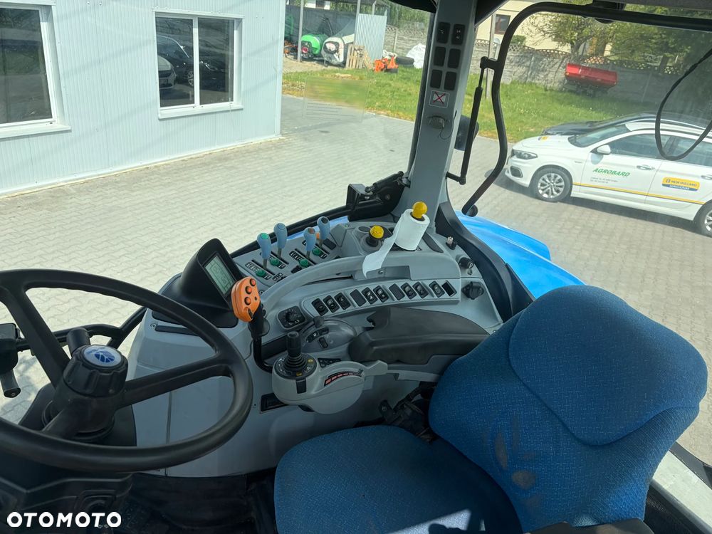 New Holland T7050 - 7