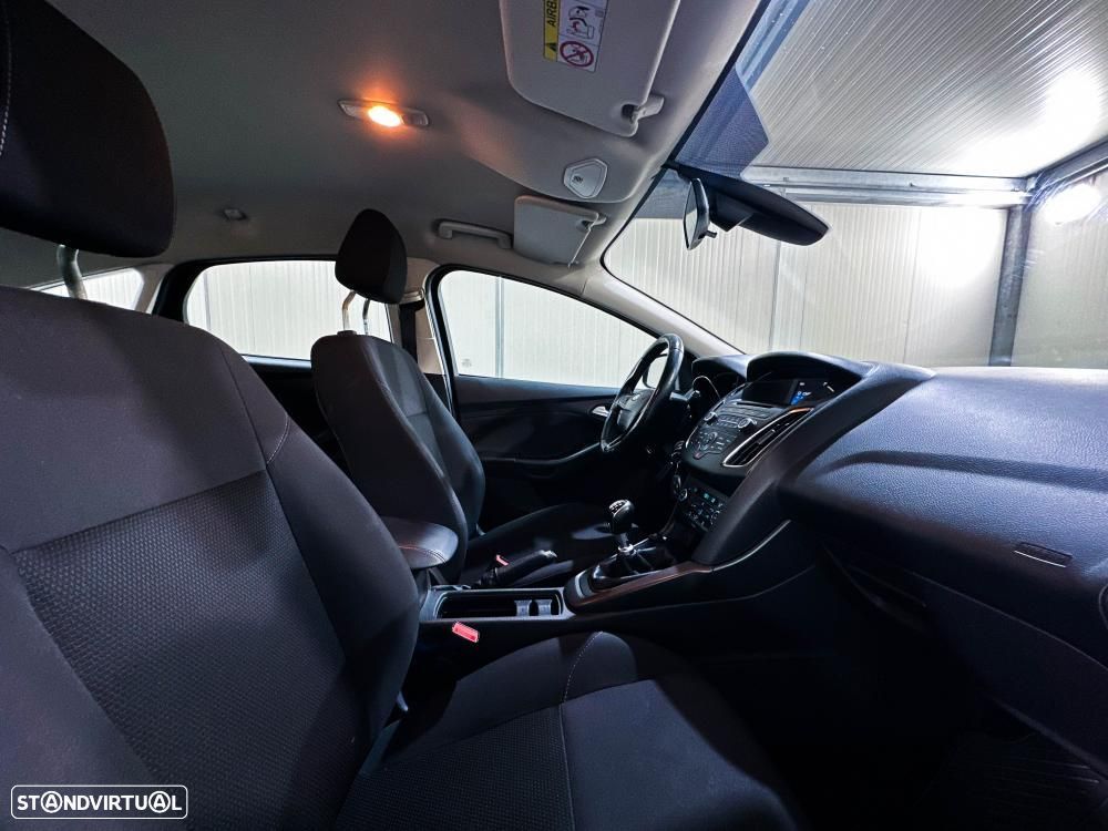 Ford Focus 1.6 TDCi Titanium — fotografia 26