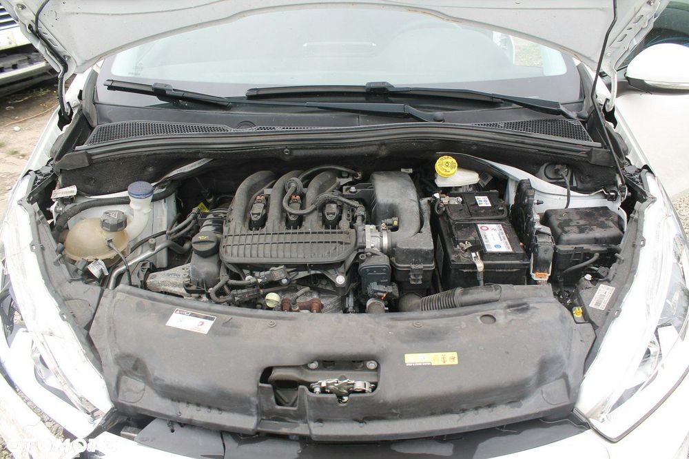 Peugeot 208 - 13