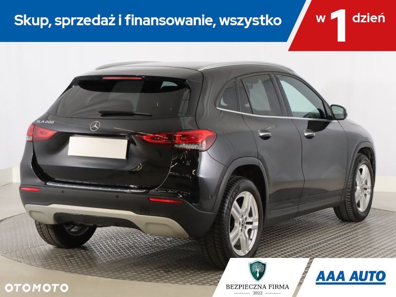 Mercedes-Benz GLA - 7