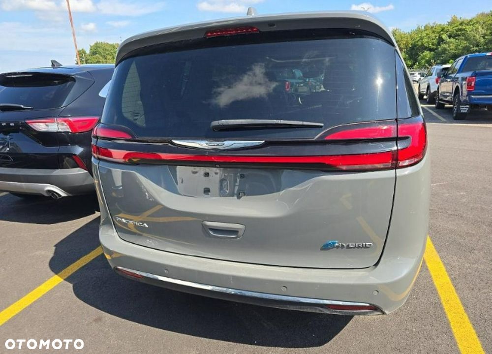 Chrysler Pacifica - 6