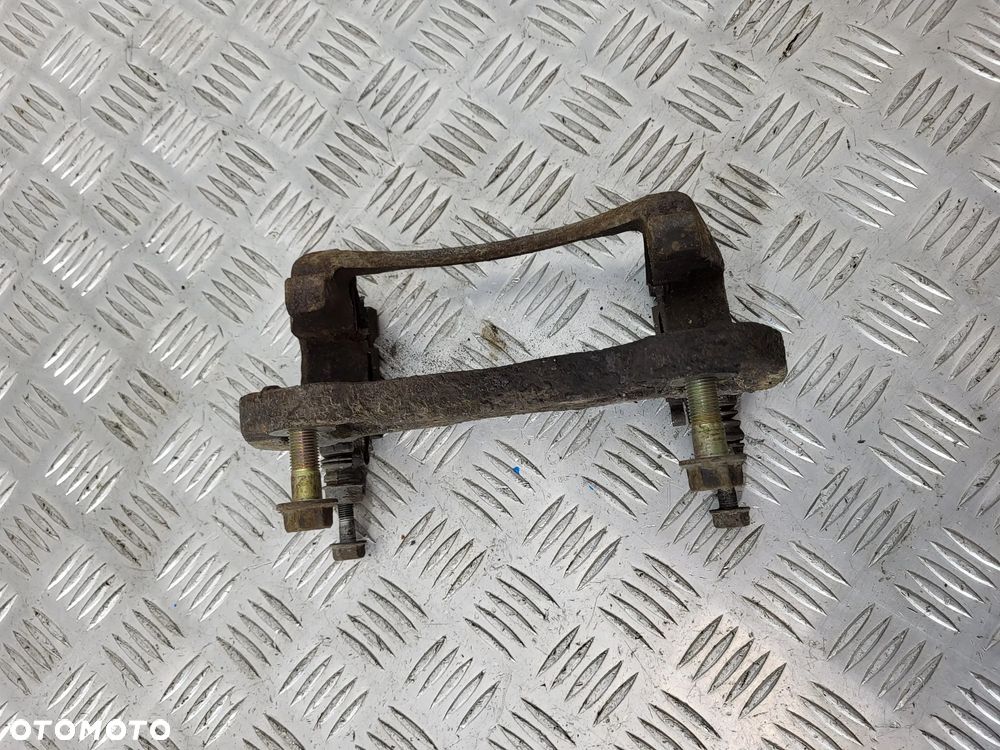 Mitsubishi L200 IV Jarzmo Hamulcowe Przód - 3