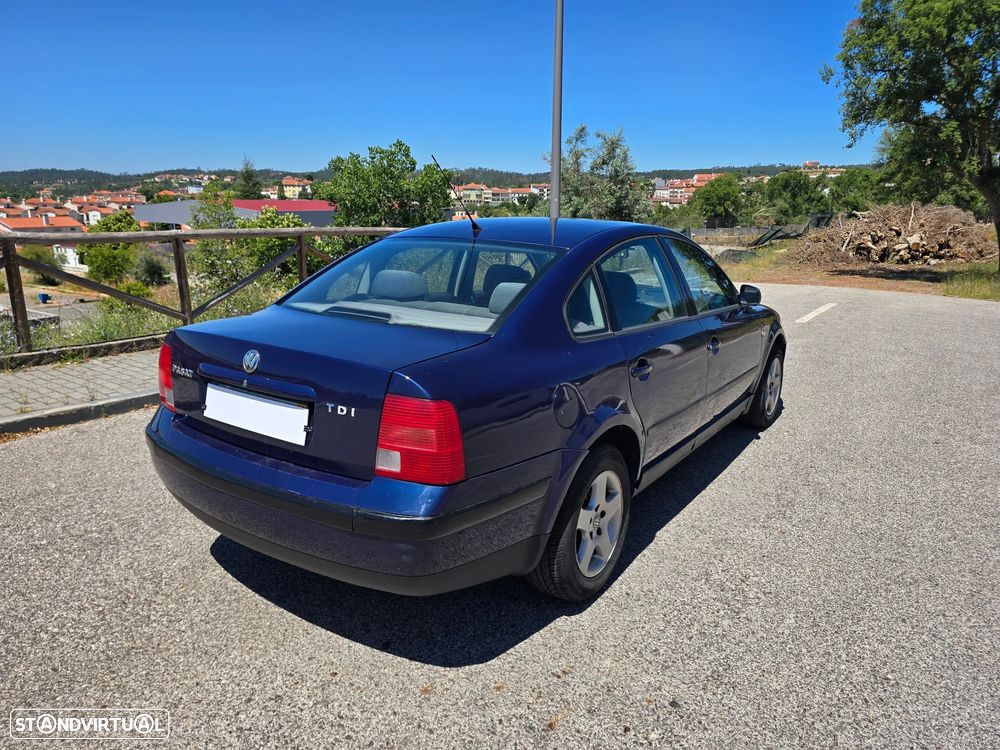 VW Passat 1.9 TDi Confortline - 4