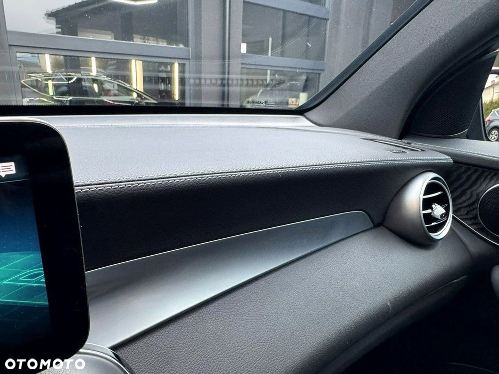 Mercedes-Benz GLC 300 e 4-Matic - 31