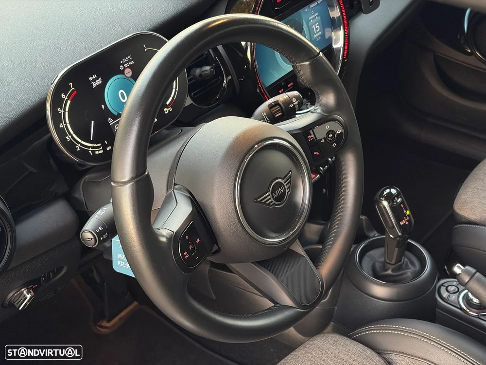 MINI 5 Portas Cooper Aut. Essential - 28