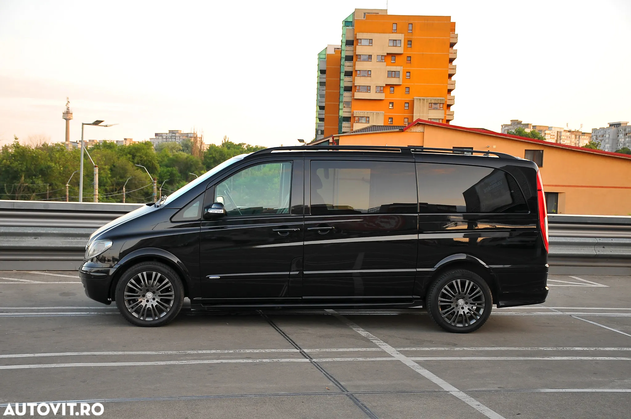 Mercedes-Benz Viano 3.0 CDI Lang Automatik X-CLUSIVE DPF - 2