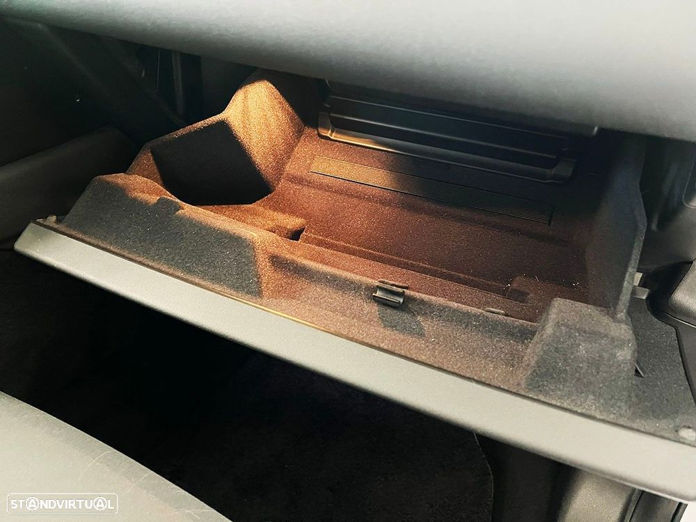 Land Rover Discovery Sport P300e Dynamic SE - 22