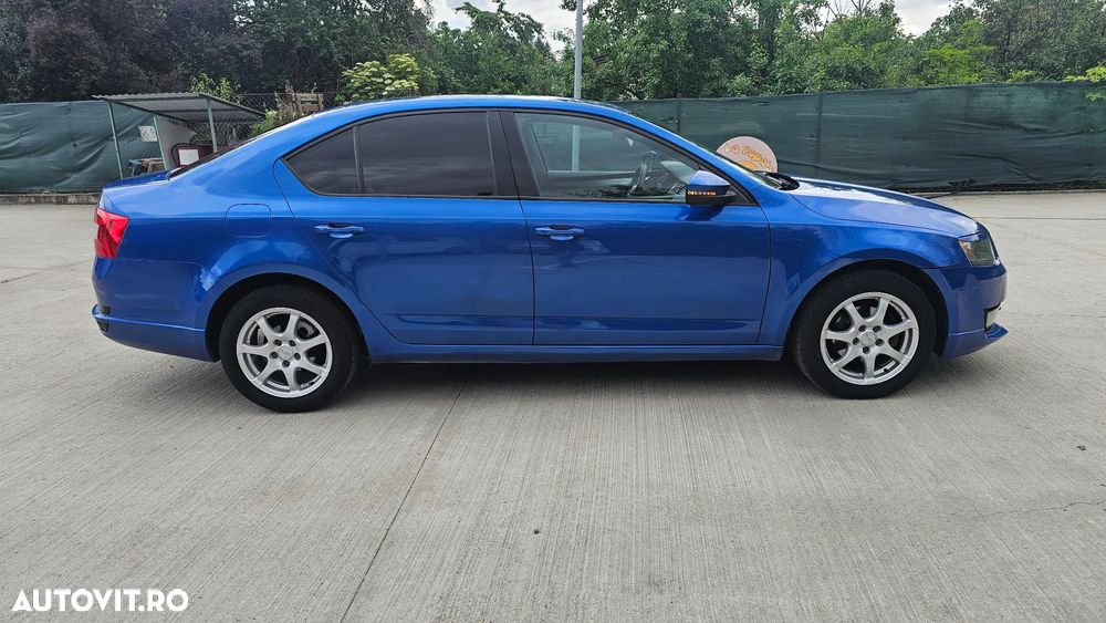 Skoda Octavia 1.6 TDI DSG Ambition - 10