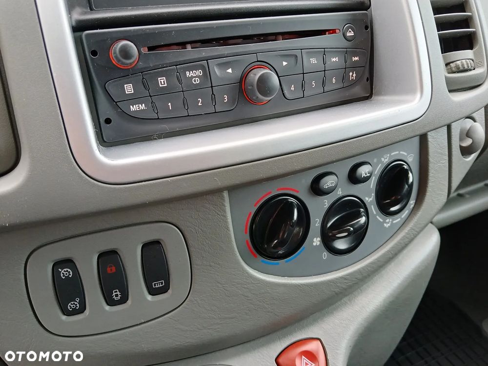 Renault Trafic 2.0 dCi 115 FAP Passenger Black Edition - 26