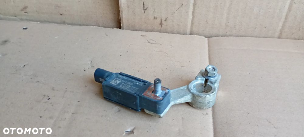 Klema minusowa bezpiecznik akumulatora Fiat 500E 52139571 - 4