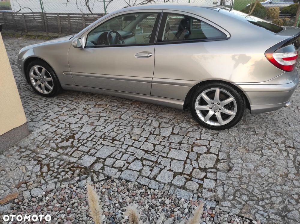 Mercedes-Benz Klasa C 230 - 16