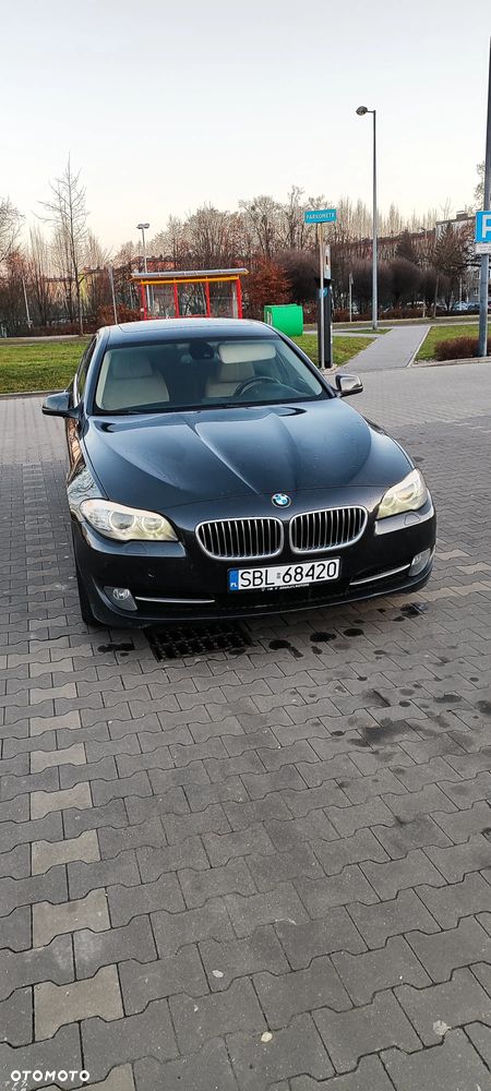 BMW Seria 5 525d xDrive - 14