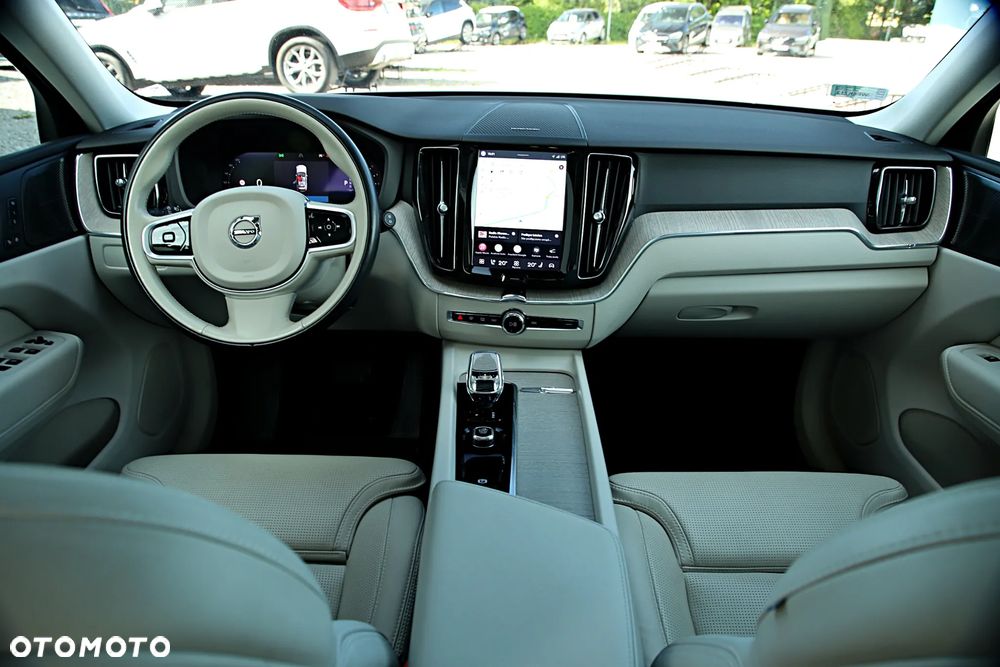Volvo XC 60 B4 D AWD Plus Dark - 26