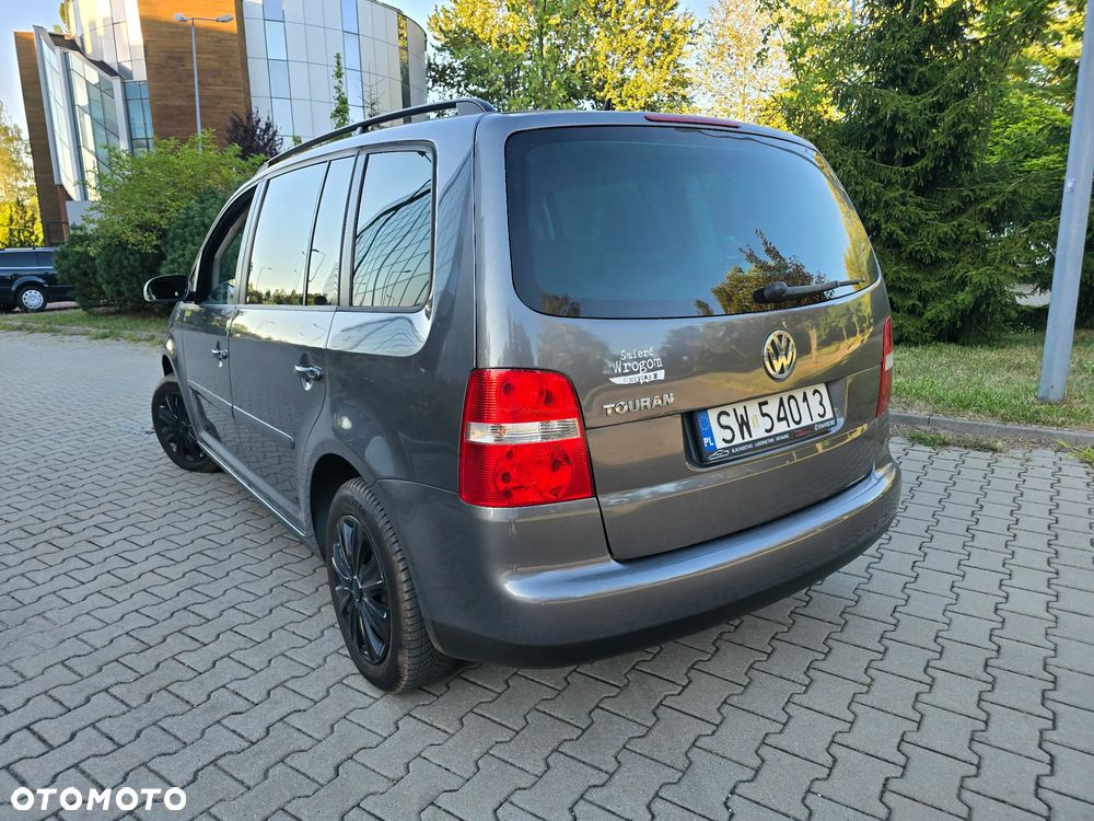 Volkswagen Touran 1.6 FSI - 17