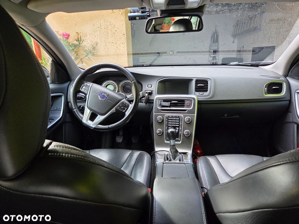 Volvo V60 D2 Momentum - 8