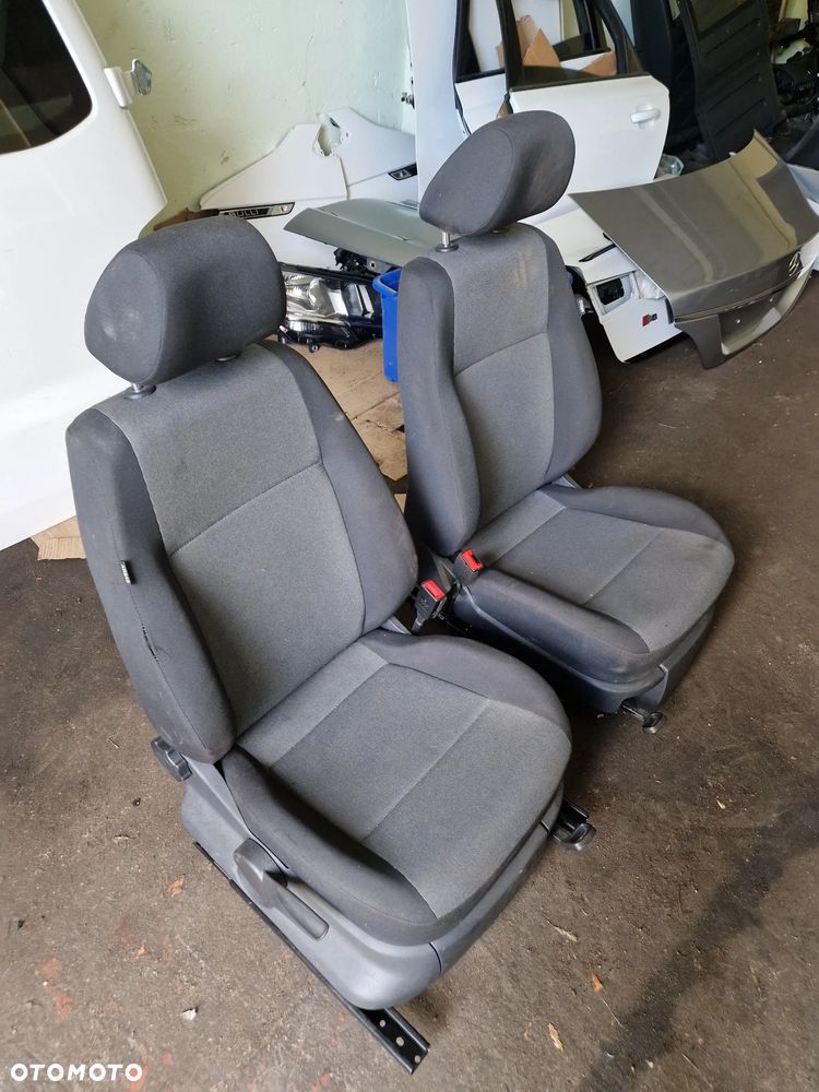 VW Caddy IV 2K5 18r Fotele Przednie Komplet Europa - 2