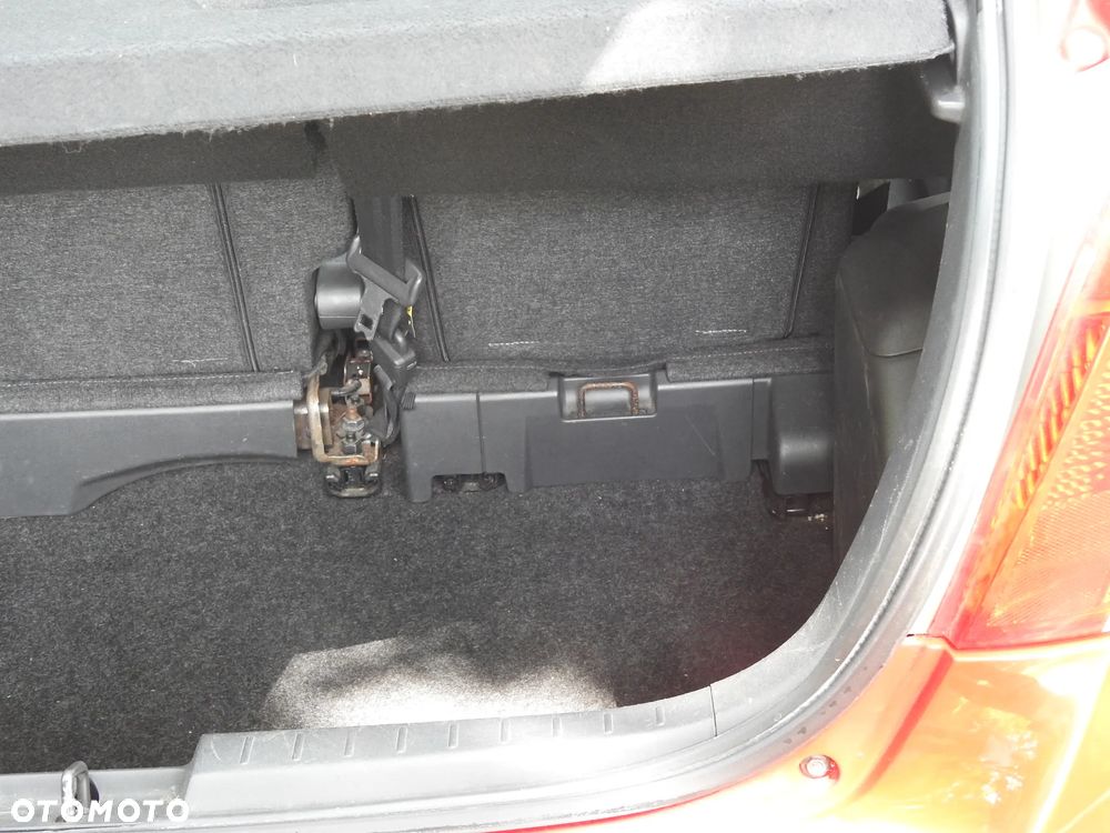 Toyota Yaris 1.0 Entry - 33