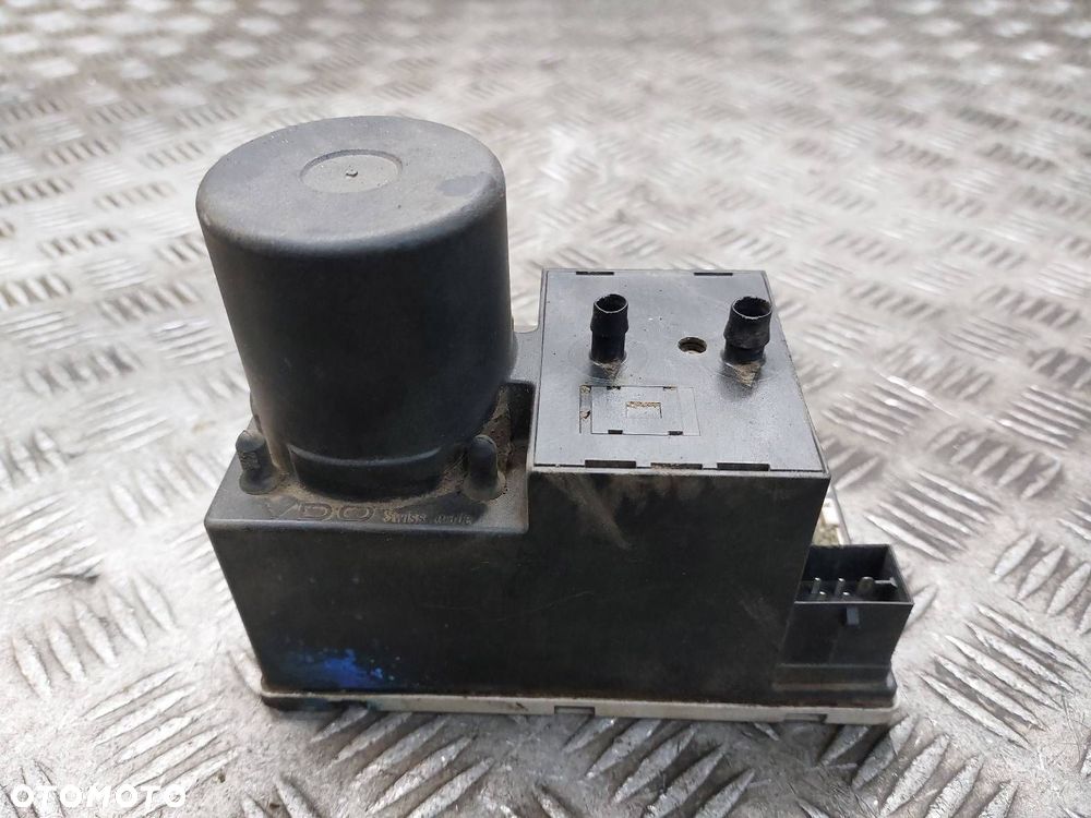 POMPKA ZAMKA CENTRALNEGO AUDI A4 B5 8L0862257L - 1