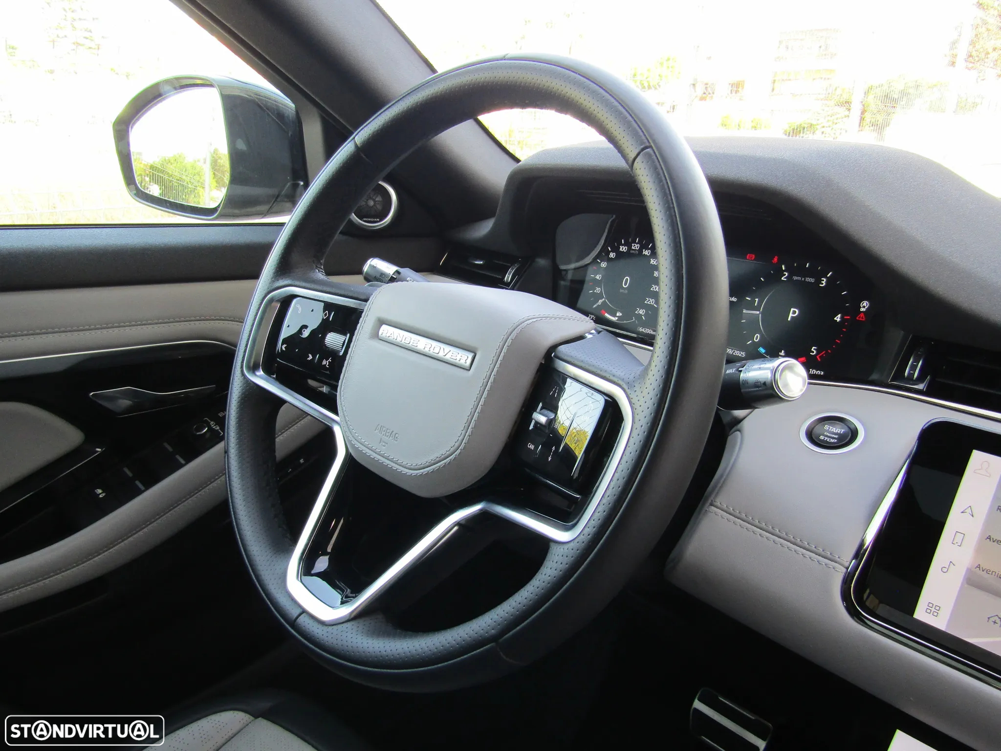 Land Rover Range Rover Evoque 2.0 D200 AWD R-Dynamic Auto - 29