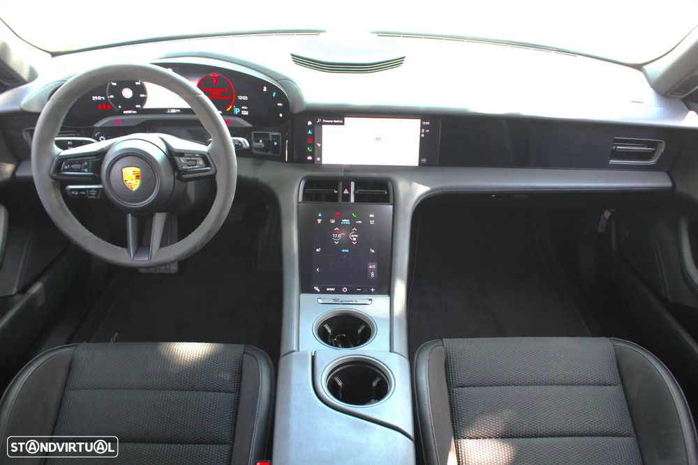 Porsche Taycan Cross Turismo 4 - 44