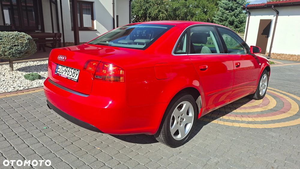 Audi A4 Limousine - 4