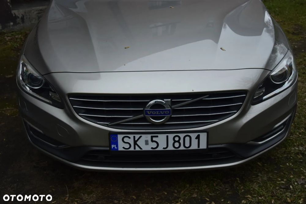 Volvo V60 D2 Summum - 1