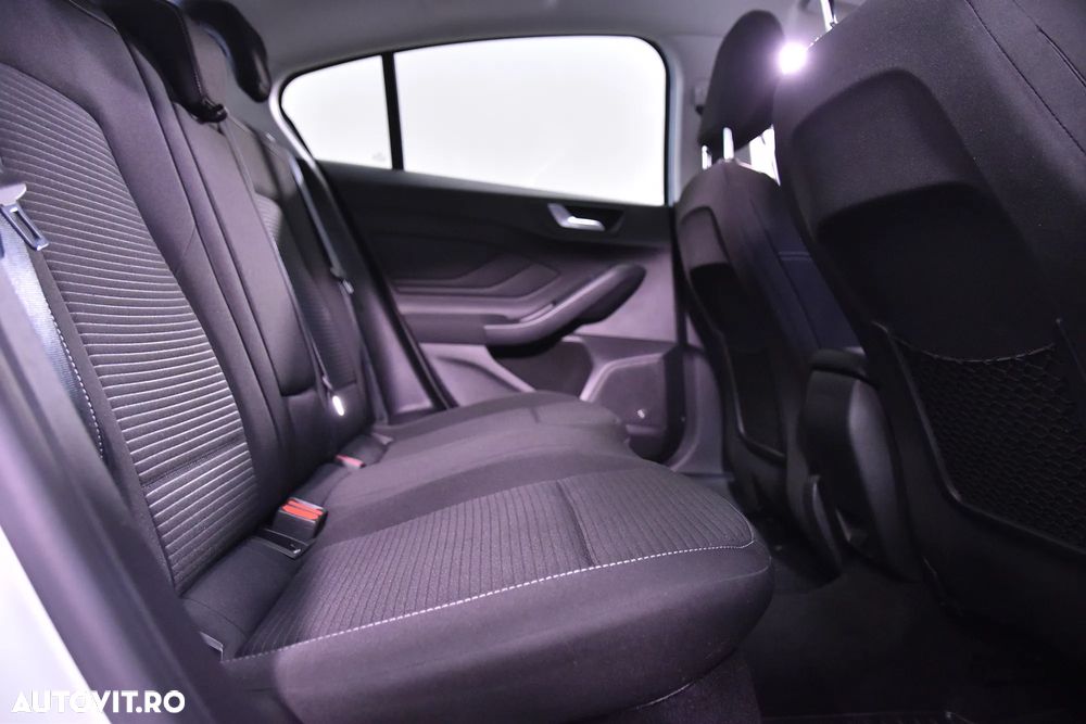 Ford Focus - 12