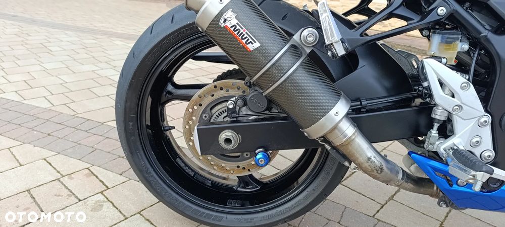 Suzuki GSR - 22