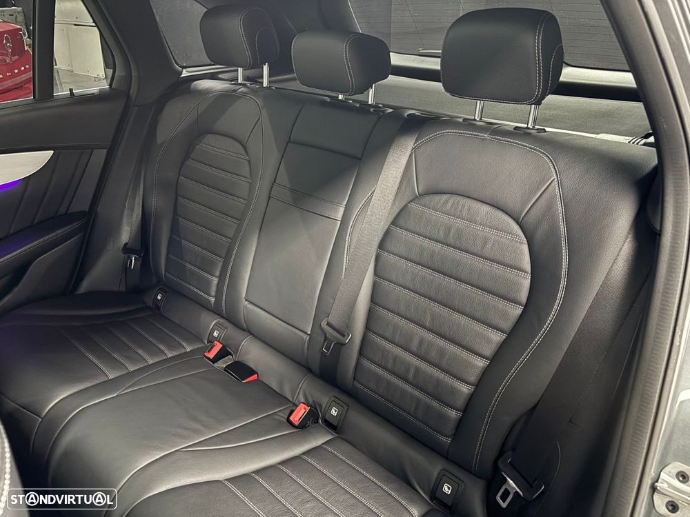 Mercedes-Benz GLC 300 e 4Matic 9G-TRONIC AMG Line - 21