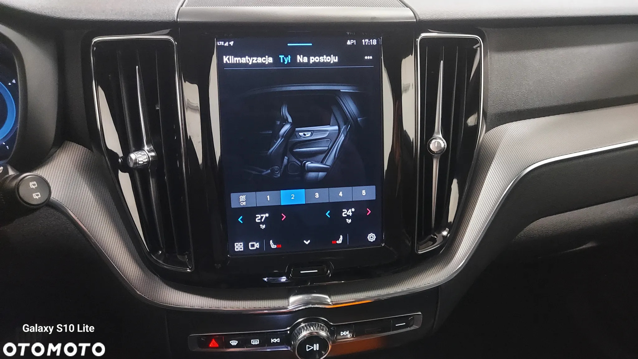 Volvo XC 60 B4 D AWD Plus Dark - 29