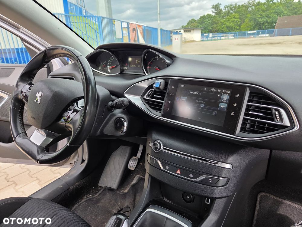 Peugeot 308 - 8