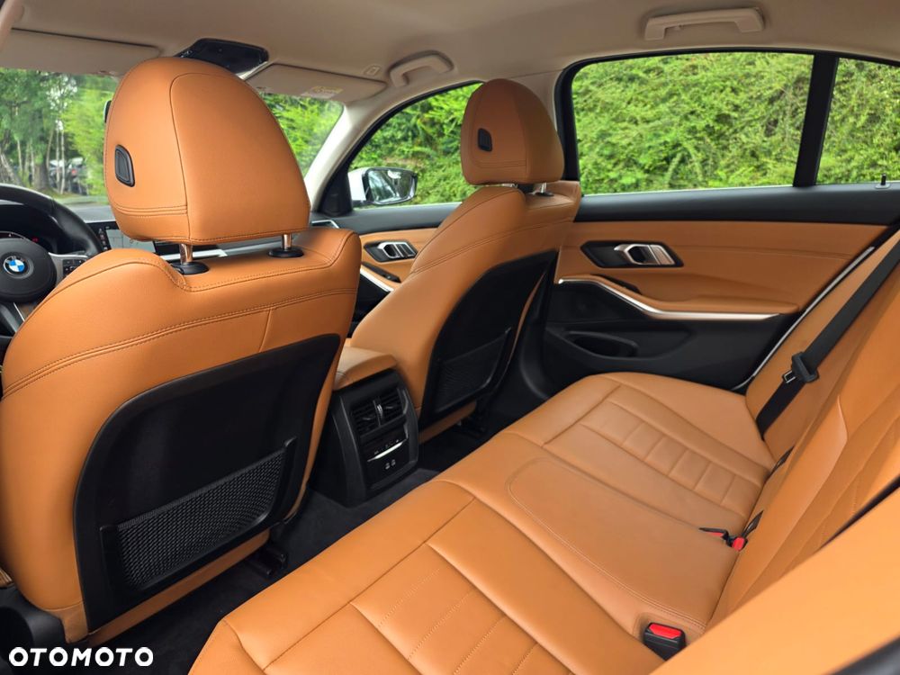 BMW Seria 3 318d mHEV M Sport - 16