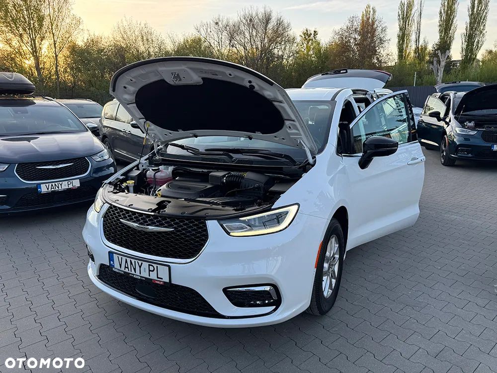 Chrysler Pacifica - 28