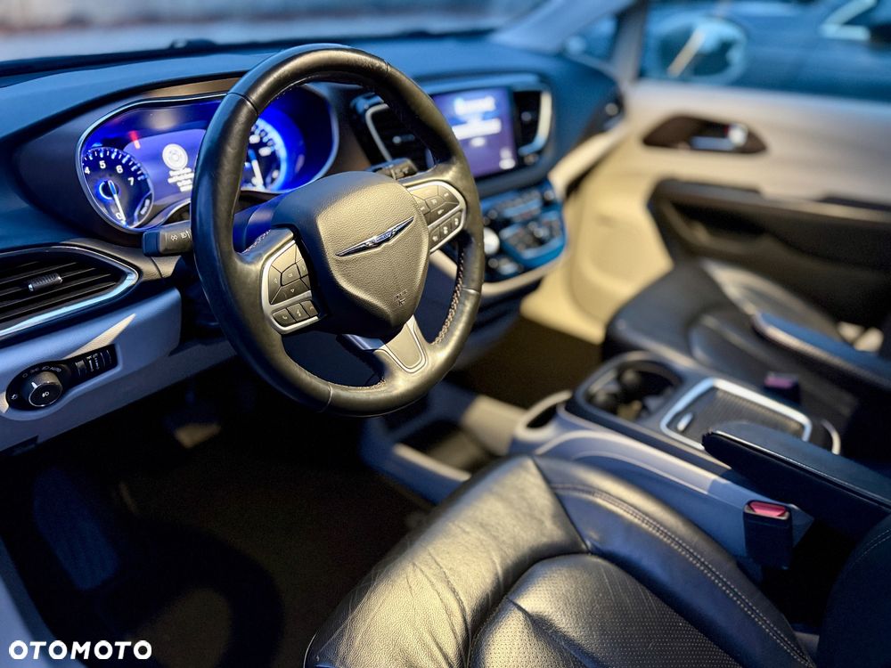 Chrysler Pacifica - 18